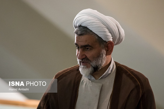 انتقاد نوروزی از قرائت نشدن گزارش تحقیق و تفحص از ستاد قاچاق کالا و ارز