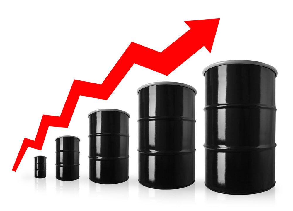 پیشروی قیمت نفت در سایه عقبگرد دلار