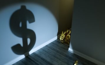 دلار جهانی بالا رفت
