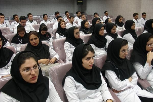 آزمون دستیاری دندانپزشکی به تعویق نمی افتد/دانشجویان ترم آخر از گذراندن واحد طب سنتی معاف شدند