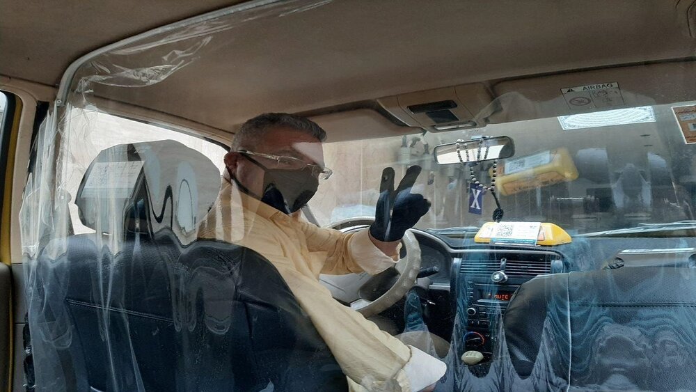 نقش رانندگان تاکسی در قطع زنجیره انتقال بیماری کرونا