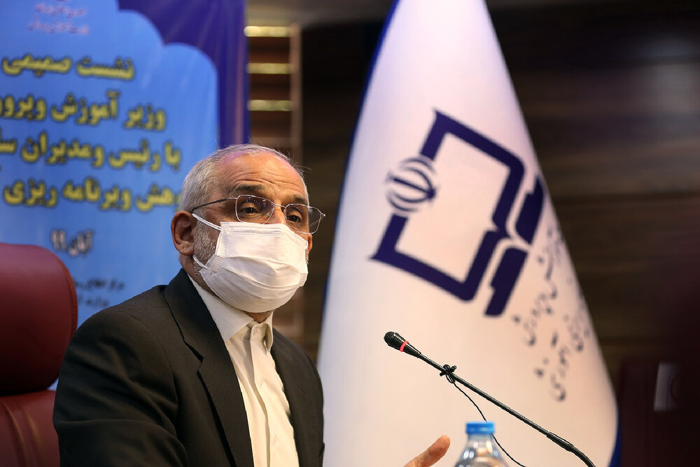 تعطیلی ۲ هفته ای بخش اداری مدارس مناطق قرمز/پذیرش دانش آموز در مدرسه دارالفنون از سال آینده