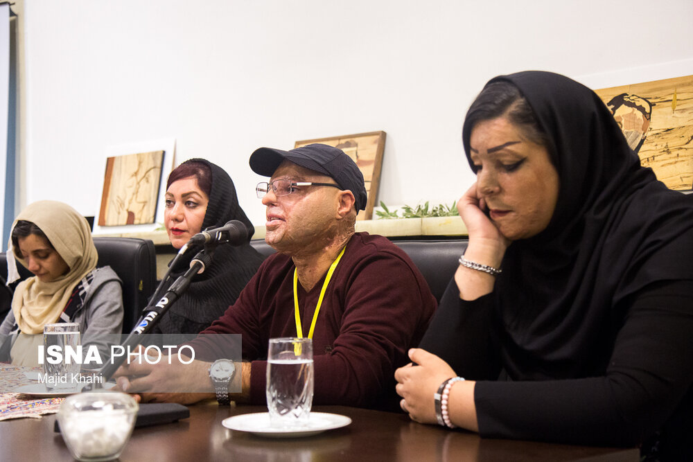 تابوشکنی نجات یافتگان اسیدپاشی به «هنر ششم» رسید/  تسلیم «اسید» نمی‌شویم