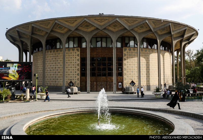 ایجاد حریم برای تئاتر شهر ساده‌ترین راه است