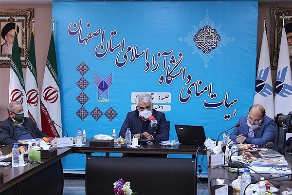 ارتقای جایگاه مقالات با “افزایش حق جذب سرآمدان علمی”/ انتقاد تلویحی از دولت در موضوع شهریه‌ها