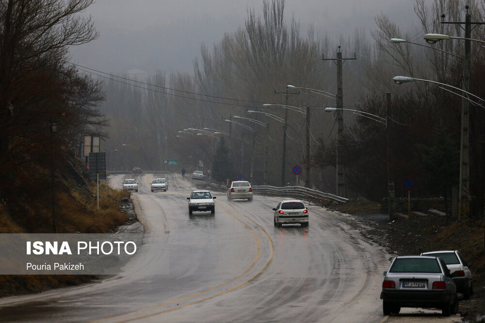 بارش باران در محورهای ۸ استان کشور