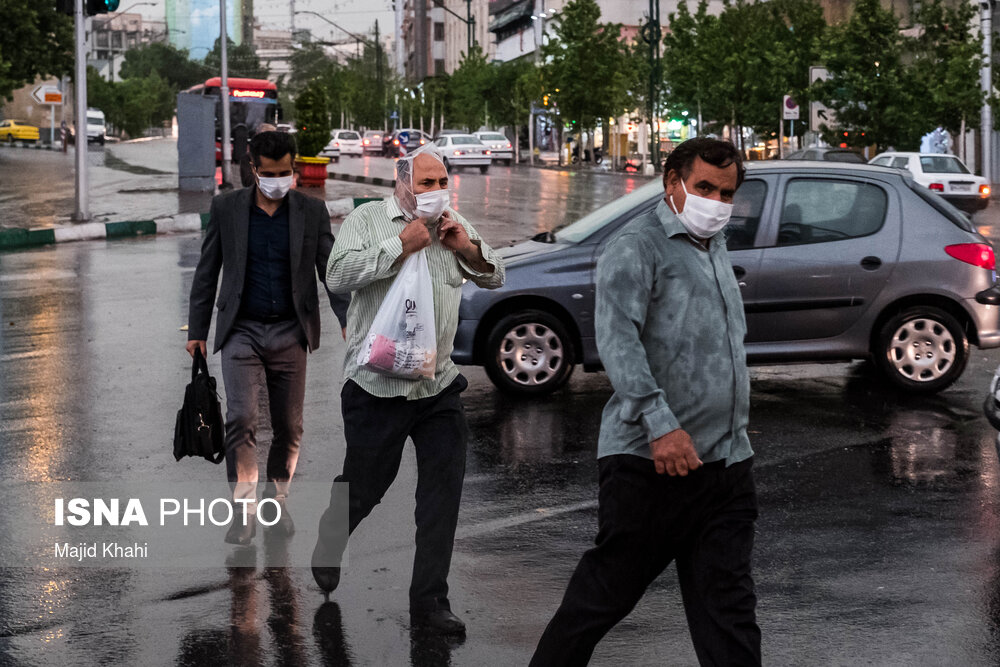 رگبار پراکنده باران در برخی مناطق کشور/غبار آلود شدن آسمان تعدادی از استان‌ها