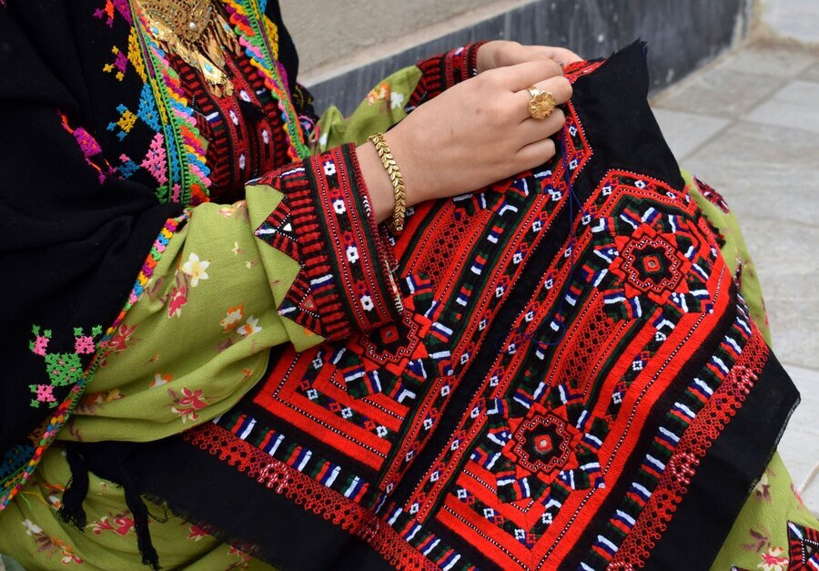 بررسی ارتباط صنایع میان دستی و لباس