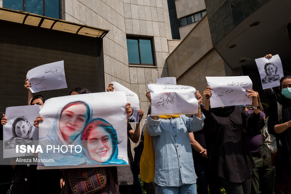 تجمع صنفی اهالی رسانه در پی حادثه واژگونی اتوبوس خبرنگاران
