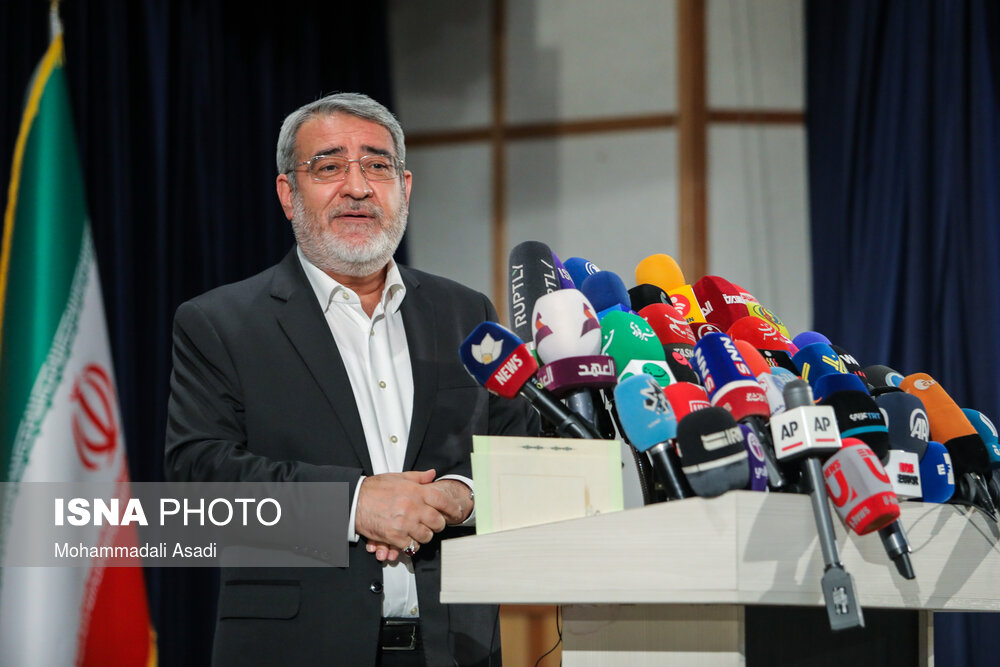خشکسالی، کاهش ظرفیت نیروگاه‌های برقی‌آبی، گرمای هوا و افزایش مصرف عوامل اصلی قطعی برق هستند