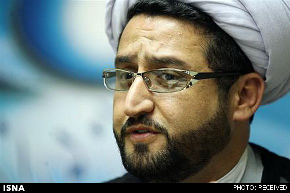 مدیر عامل گل‌ریحان از مجری برنامه فوتبال یک، شکایت کرد