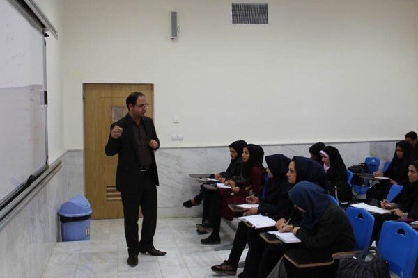 آموزش به تدریج از شیوه مجازی به حضوری تغییر می‌کند