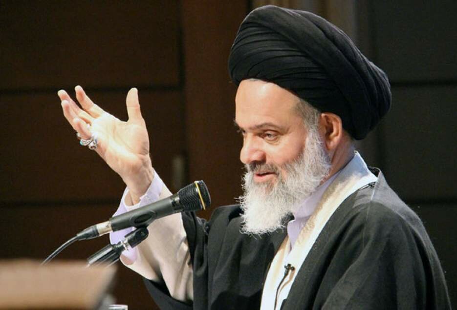 مقام خواهی و مال اندوزی برای مسئولان در نظام اسلامی ممنوع است