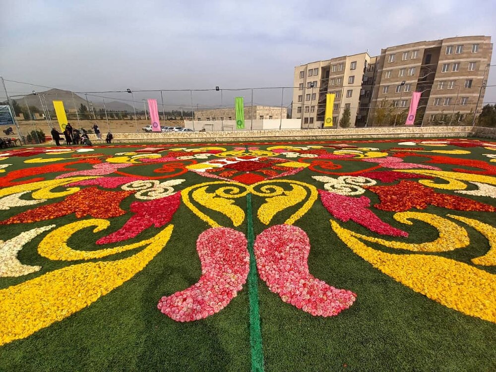 رونمایی از بزرگترین فرش سرگل خاورمیانه
