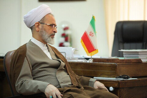 برخی جریان ها می خواهند حوزه را به سمت سکولاریسم سوق دهند