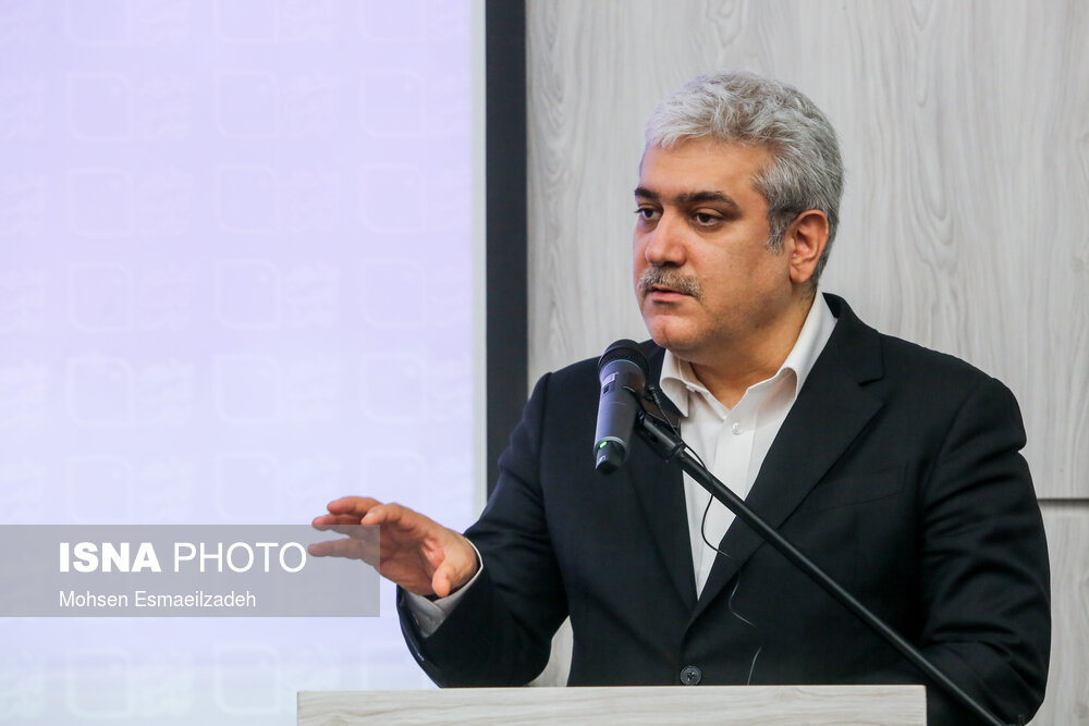 دانشگاه‌ها باید بودجه خود را از ارتباط با صنعت تامین کنند