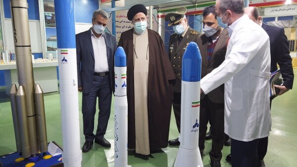 بازدید رئیس‌جمهور از آخرین دستاوردهای صنعت فضایی کشور