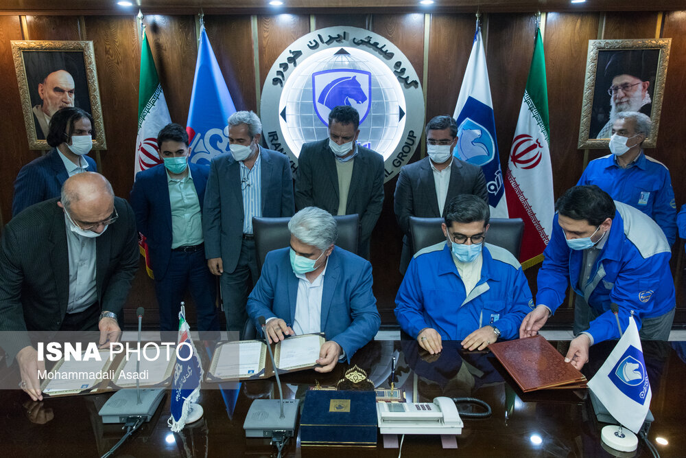 مراسم امضا قرارداد تولید تاکسی و وانت دوگانه‌سوز