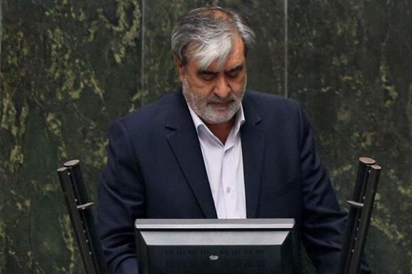عزیزی: مشکل دانشجویان مشغول به تحصیل در خارج از کشور رفع شود
