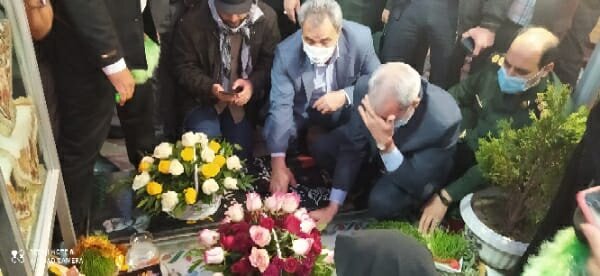ادای احترام وزیر آموزش و پرورش به مقام شامخ شهید سلیمانی