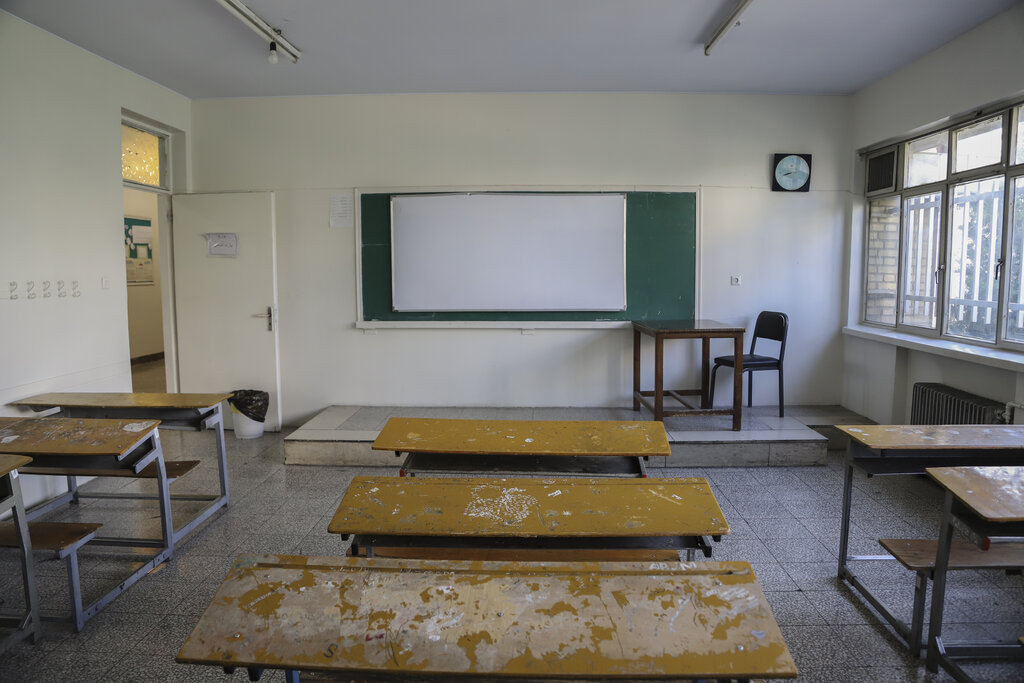 مسمومیت ۱۵ دانش آموز دبیرستانی | دلیل اتفاق مشخص نیست