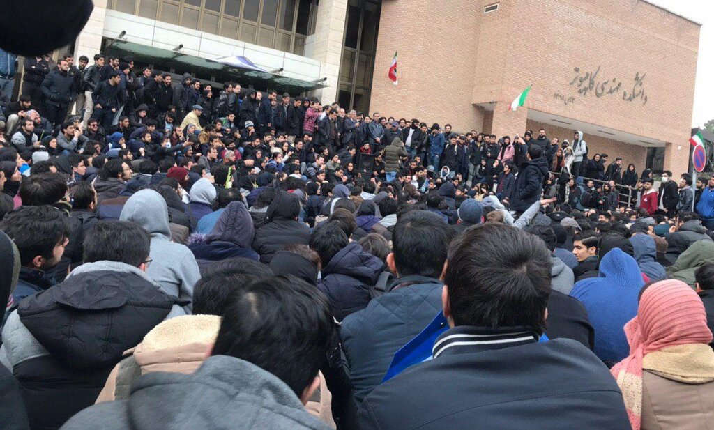 ابلاغ عفو رهبری برای دانشجویان دستگیرشده در حوادث اخیر | دانشگاه آزادی‌ها هم مشمول عفو می‌شوند؟