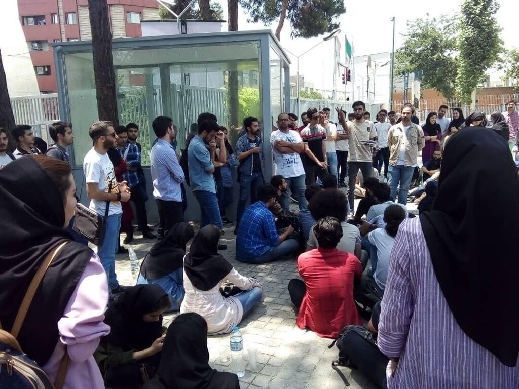 جزئیات عفو رهبری برای دانشجویان دانشگاه آزاد | این شرکت‌کنندگان در حوادث اخیر شامل عفو می‌شوند