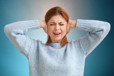 وقتی گوش‌ها وزوز می‌کند | صداهایی که فقط شما می‌شنوید! علل بروز صدای گوش چیست