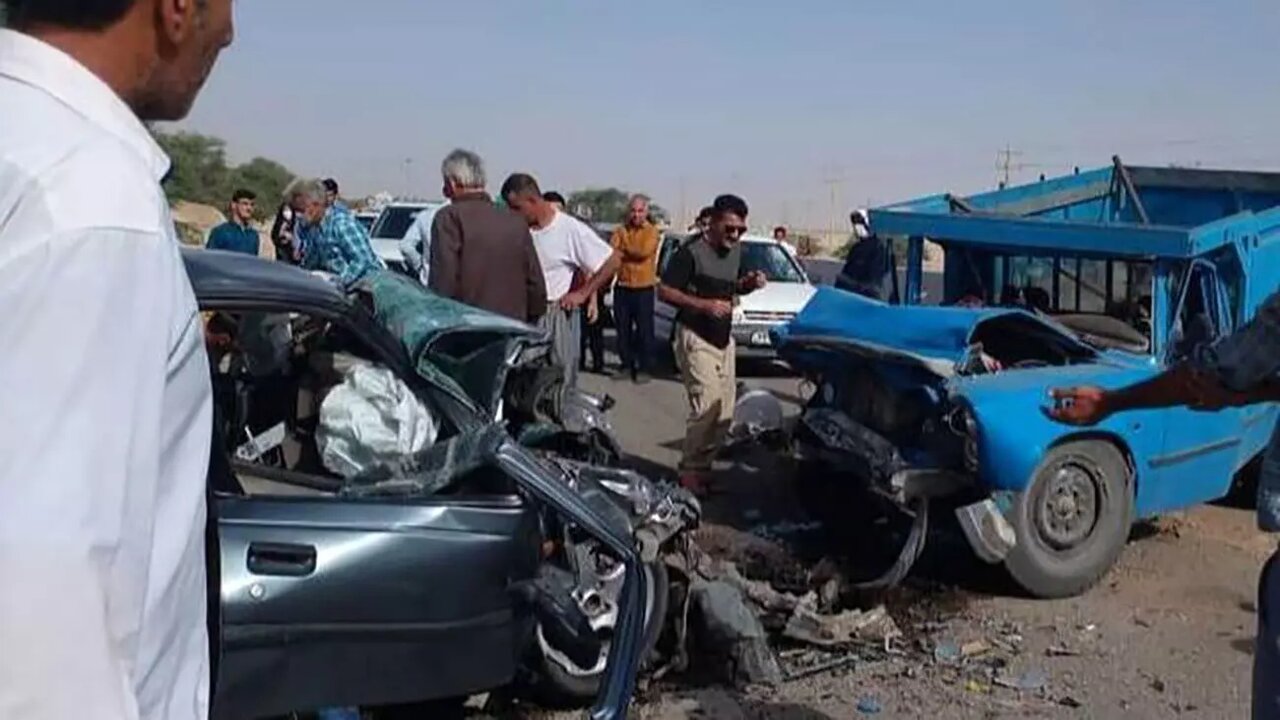 تصاویر | مرگ هولناک ۶ عضو یک خانواده در تصادف جاده‌ای | ۳ کودک و یک جنین در میان قربانیان | شاخ به شاخ شدن و واژگونی خودروها
