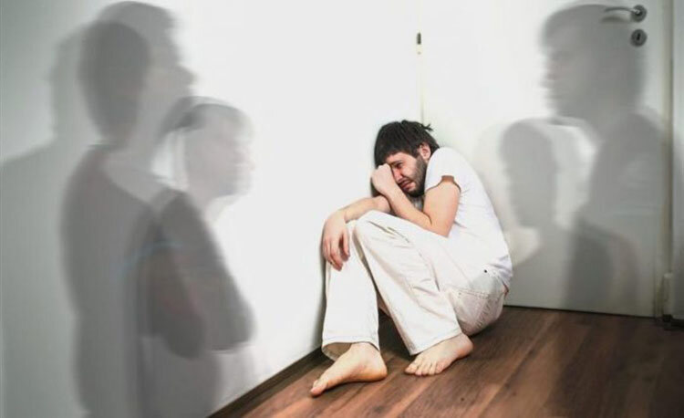 یک بیماری روانی مهم که بیشتر مبتلایان از آن بی‌خبرند | ۸۰۰ هزار نفر در ایران اسکیزوفرنی دارند | مبتلایان شیزوفرنی خطرناکند؟| مهم‌ترین علائم را بشناسید