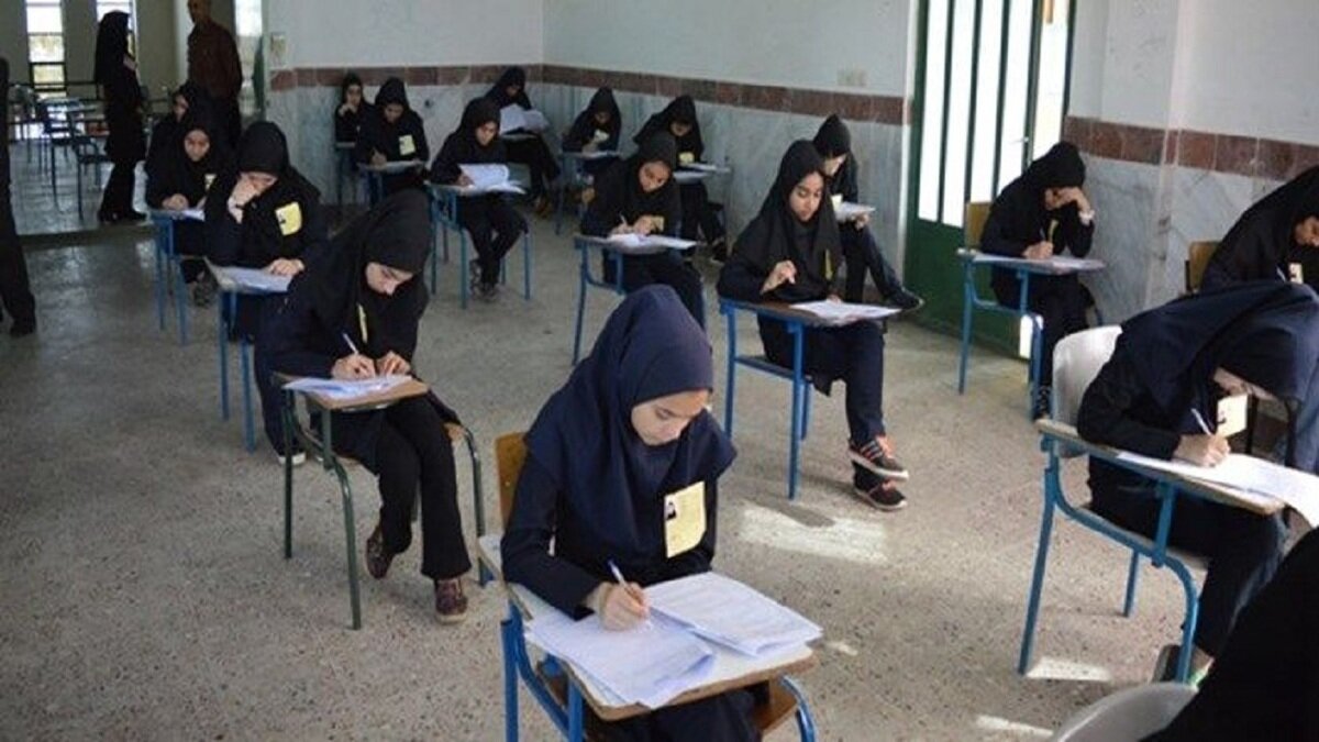 تصاویر تلخ اخراج دانش‌آموز نابینا از جلسه امتحان ؛ گریه‌های دردناک این دختر | آموزش و پرورش واکنش نشان داد