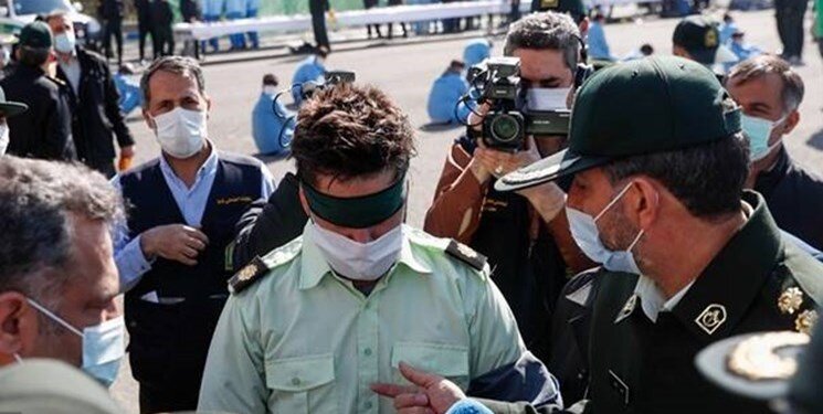 از زورگیری مأمور تقلبی از دختران تنها تا آزار و اذیت زنان با عنوان سرداری! |  ۵ پرونده از مأمورهای قلابی‌
