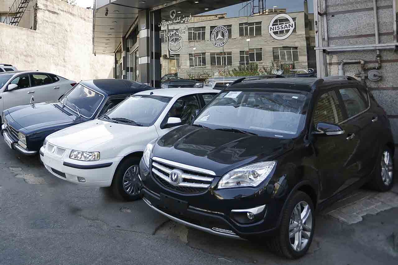 بازار خودرو دنده معکوس کشید؛ افت قیمت ۵ تا ۶۰ میلیون تومانی برخی خودروهای مونتاژی |  جدول قیمت ها
