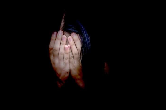دختر ۱۵ ساله پدرش را سکته داد و کشت | بستری مادر در آی‌سی‌یو | تک‌دختر خانواده بودم و یک شب…