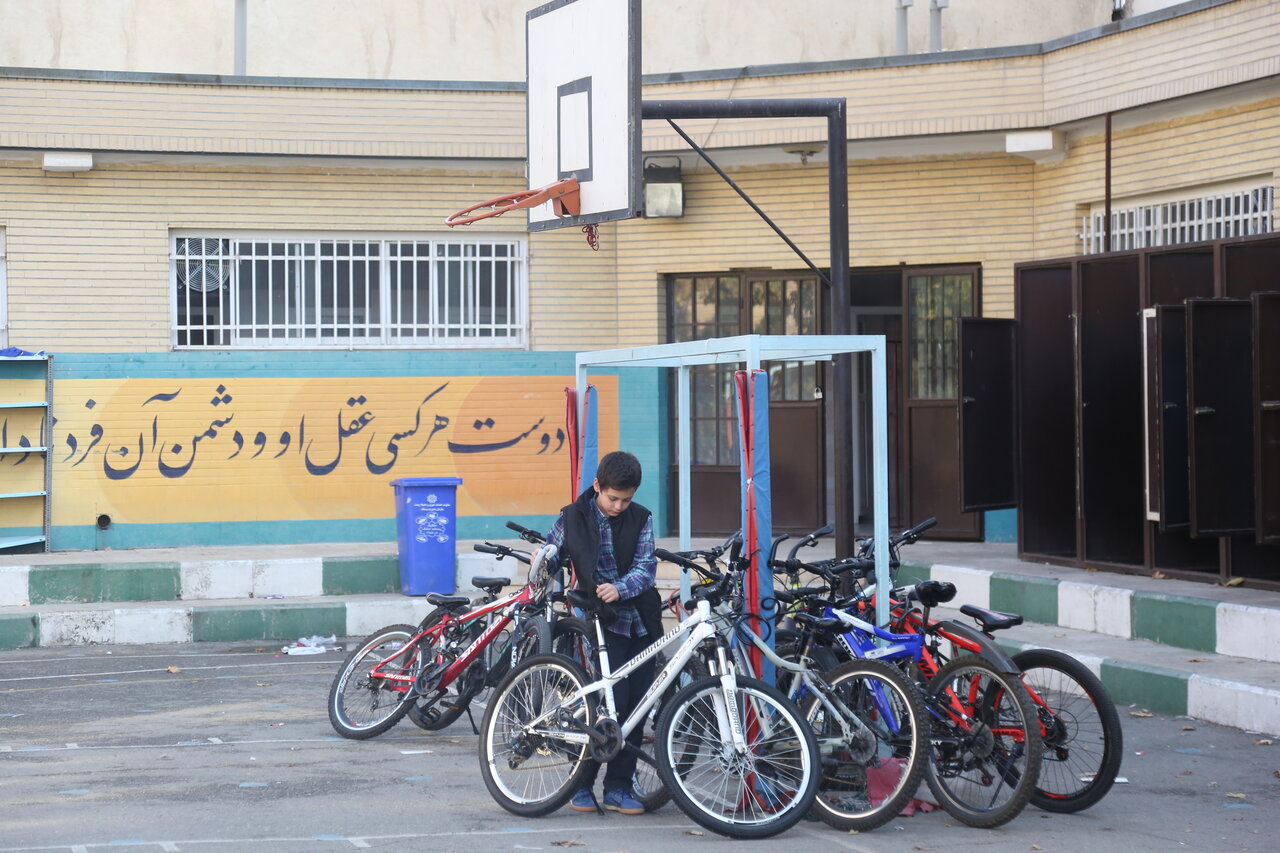 دوچرخه‌سواری که تاریخ می‌خواند