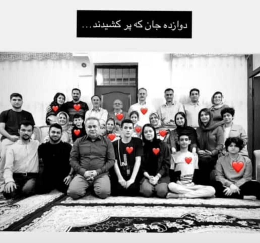 یک عکس دردناک فامیلی | در تصویر، کسانی که علامت قلب قرمز دارند همه در حملات اسرائیل به شهادت رسیدند