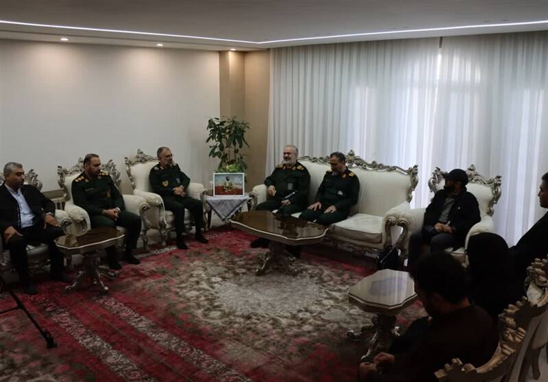 دیدار سردار فدوی با خانواده شهید ‌سلطانی+ عکس