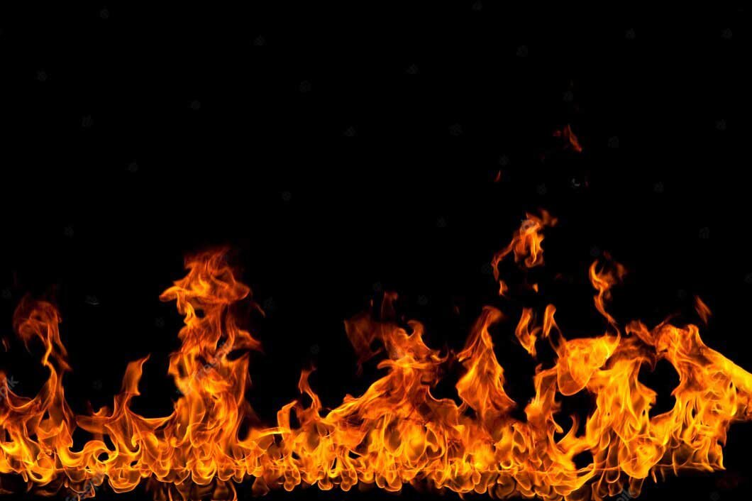 آتش‌سوزی در سمنان | ۵ شهروند و ۲ آتش‌نشان مصدوم شدند