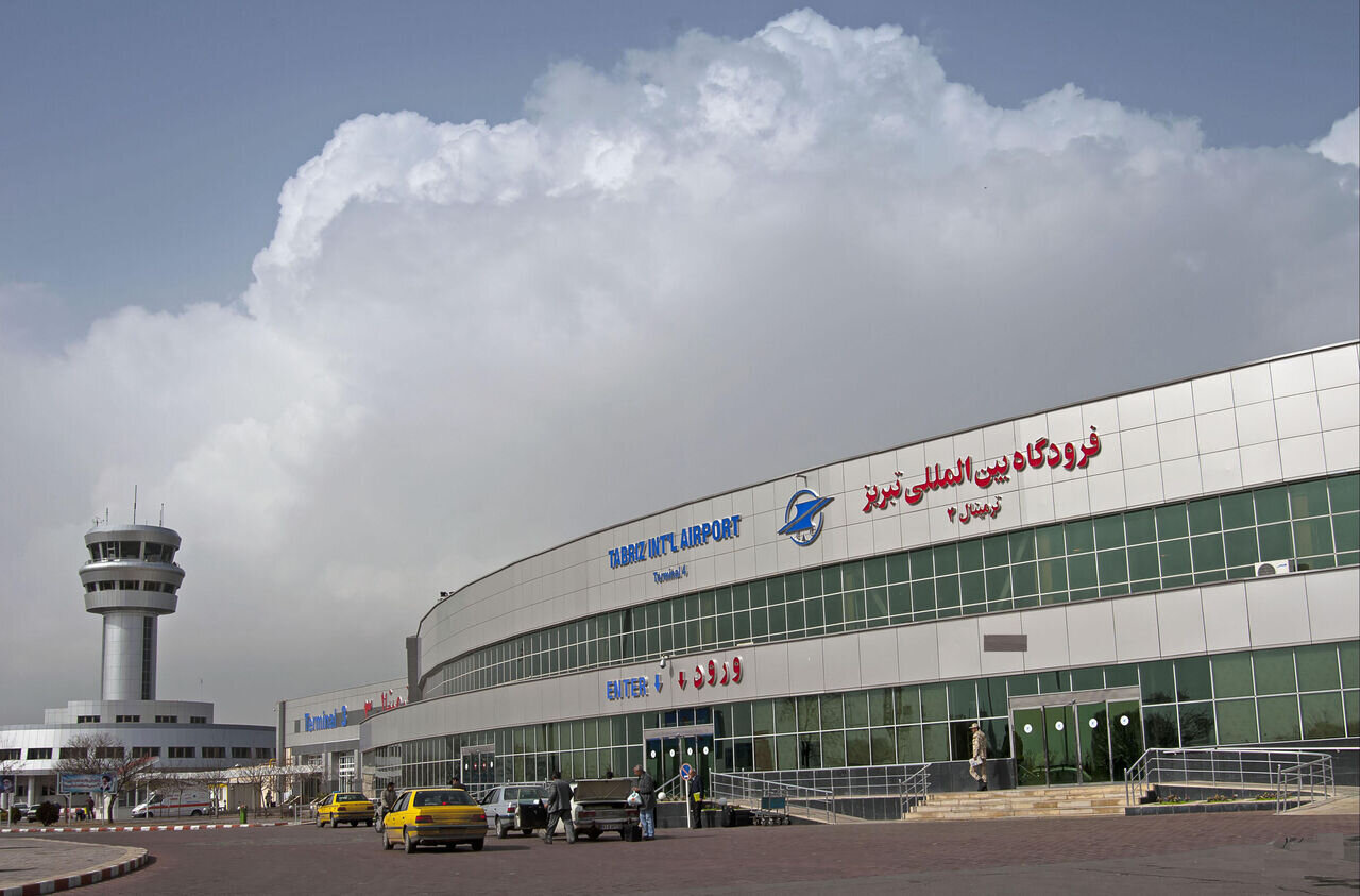 برخورد هواپیما با ساختمان در فرودگاه تبریز + جزئیات