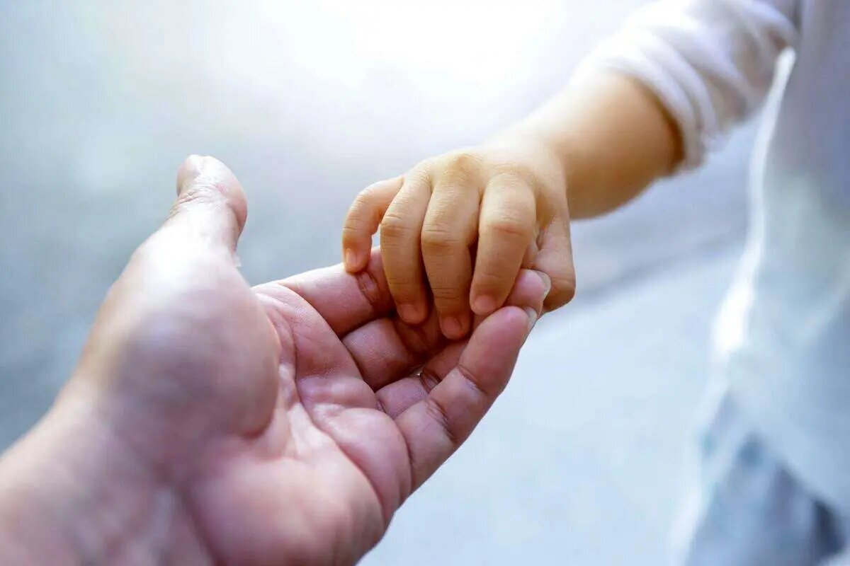 ۱۰ شرط مهم برای قبول فرزندخواندگی | فقط این ۳ گروه امکان ثبت درخواست فرزندخواندگی دارند