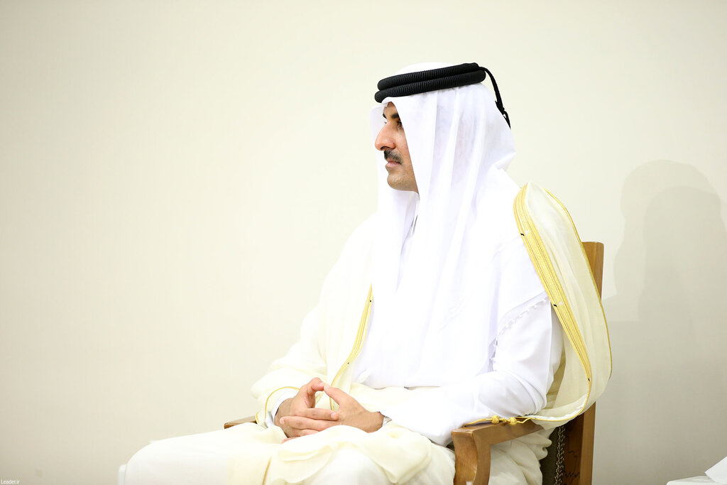 مدل گوشی و کتونی امیر قطر خبرساز شد؛ ببینید + عکس