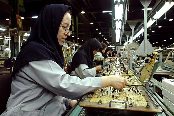 گامی به نفع زنان |درباره ممنوعیت اخراج زنان باردار، شیرده، دارای 3 بچه و ماجرای قانون جوانی جمعیت 