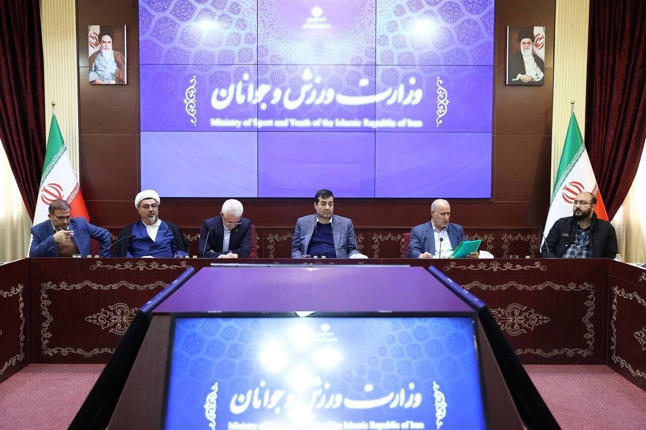 برگزاری جلسه ستاد حضور تیم ملی فوتبال در جام‌جهانی با حضور وزیر ورزش