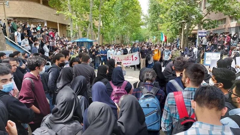 هیچ گروهی خودسرانه حق برخورد با دانشجویان را ندارد | دانشجوی بازداشتی از این دانشگاه نداریم | هیچ مأموری مطلقاً وارد دانشگاه نشده است