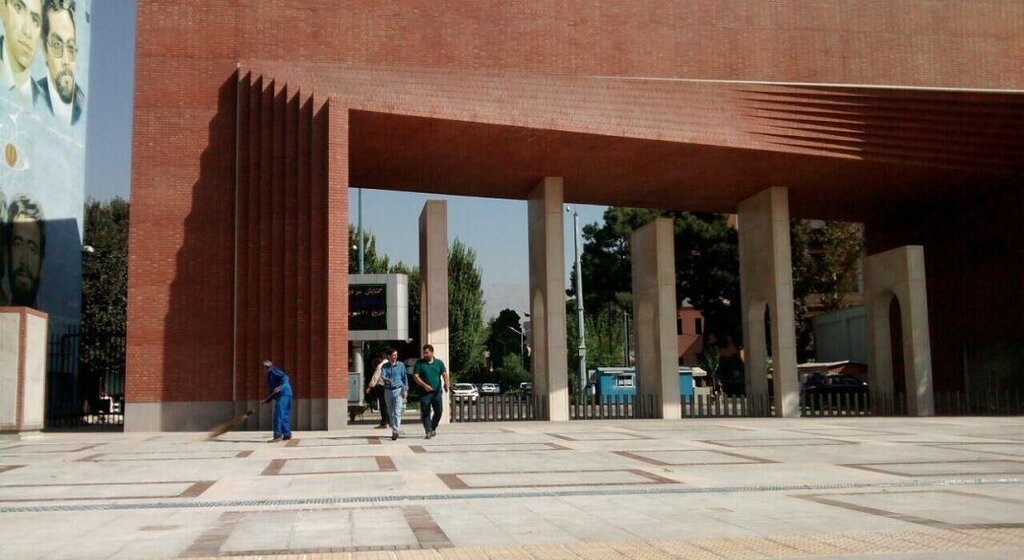 دانشگاه شریف: آموزش حضوری ادامه می‌یابد | چه دانشجویانی ممنوع‌الورود هستند