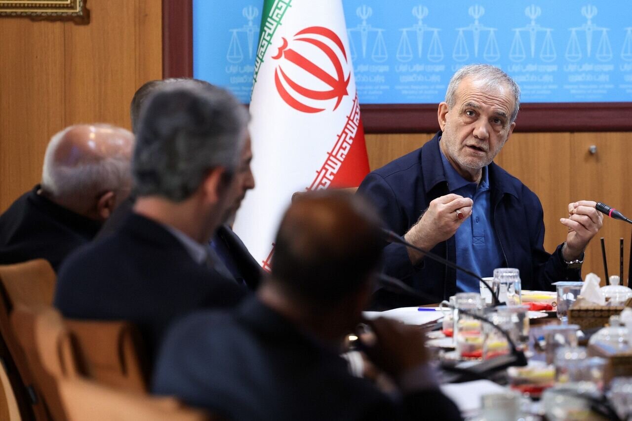 دستور مهم پزشکیان برای حفظ ثبات بازار و جلوگیری از التهاب قیمتی