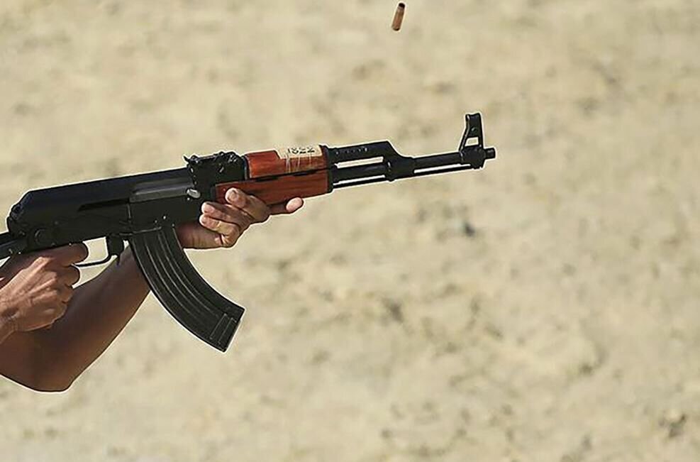 یک کشته و ۸ مجروح در تیراندازی با کلاشینکف | ۱۲ نفر دستگیر شدند