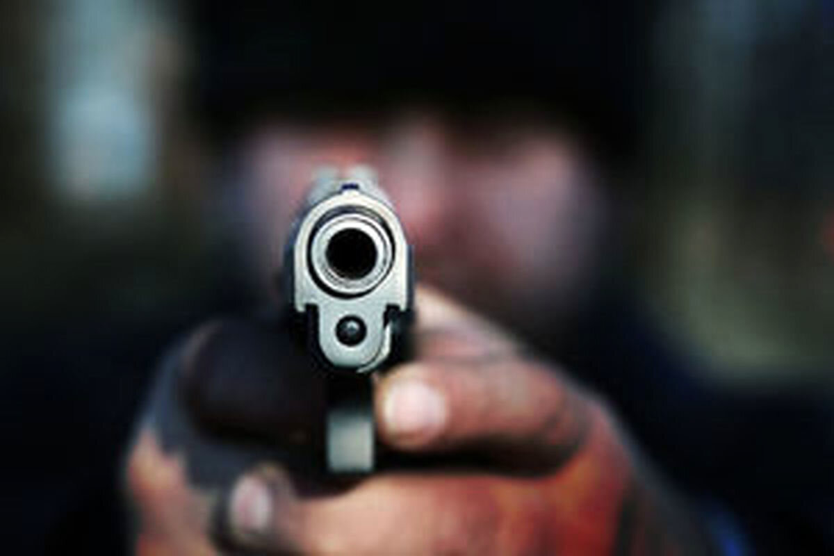 شلیک مرگبار مأمور پلیس به یک مرد در خانه برادرش؛ من فقط به پایش تیر زدم