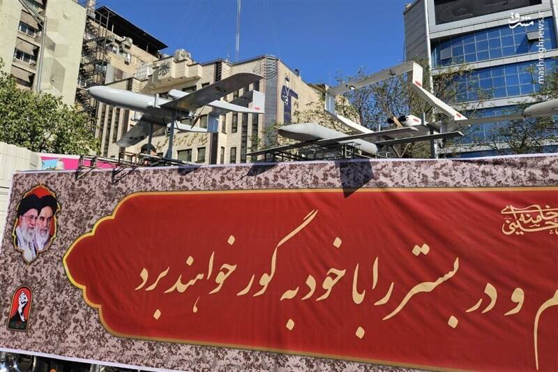 عکس/ نمایش پهپادهای ایرانی در رزمایش بزرگ “جان‌فدای ایران”
