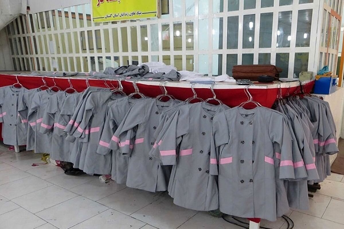 شکایت والدین از لباس فرم مدارس با یک شماره تلفن | ۲ راه دیگر برای حل مشکل فرم دانش‌آموز